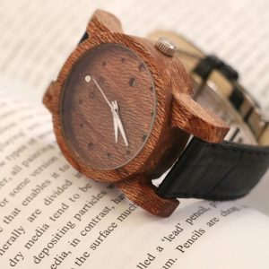 ساعت زیبا و خاص ساخته شده با چوب چنار