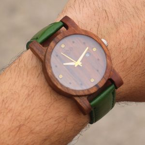 ساعت مچی چوبی